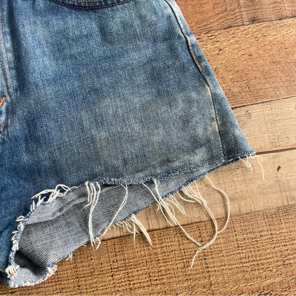 LEVis 701 Cutoff Denim Jean Shorts High Waist Daisy Dukes Size 28 White Label - Picture 3 of 8